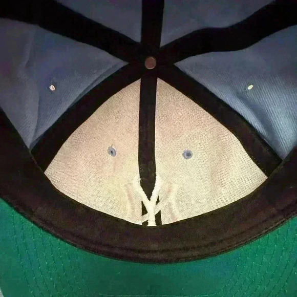 Light blue New York Yankees Cap - Fitted, Size 7 - Picture 6 of 6